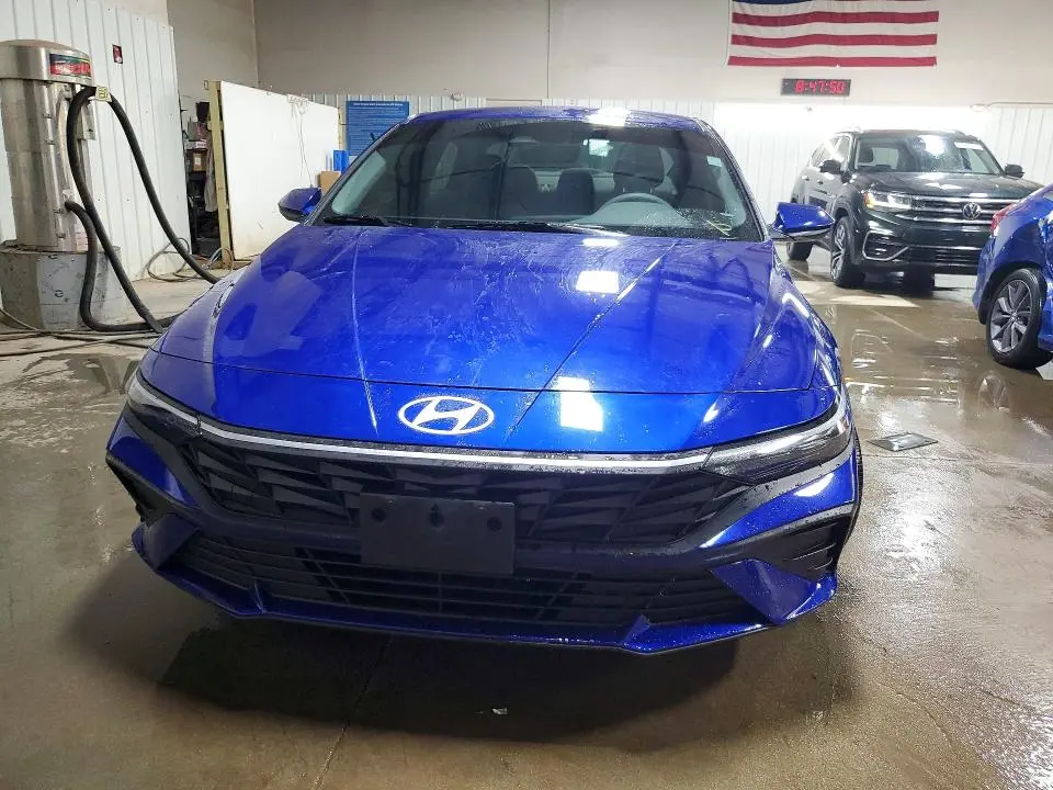 2024 HYUNDAI ELANTRA SE  