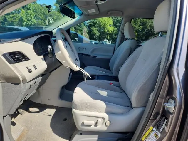 2013 TOYOTA SIENNA LE