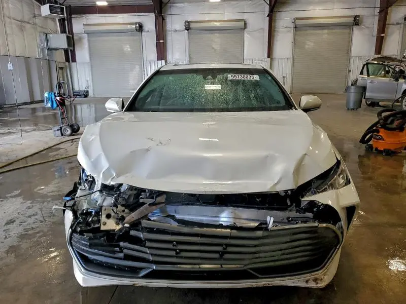 2019 TOYOTA AVALON XLE  