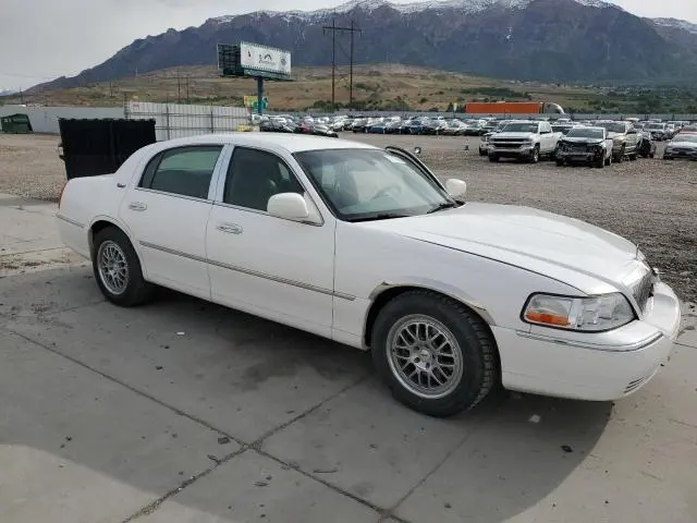 2011 LINCOLN TOWN CAR SIGNATURE LIMITED