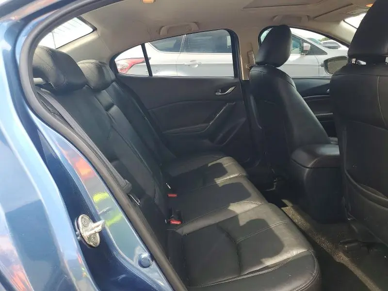 2017 MAZDA 3 TOURING  