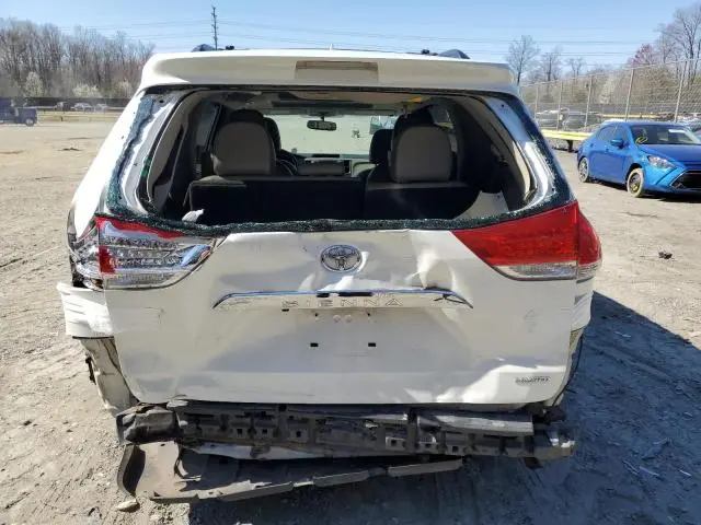 2011 TOYOTA SIENNA XLE