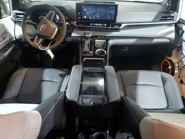 2025 TOYOTA SIENNA XSE  