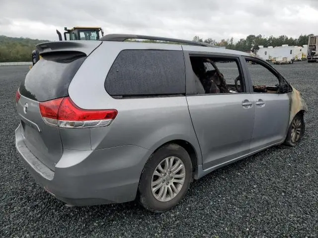 2013 TOYOTA SIENNA XLE