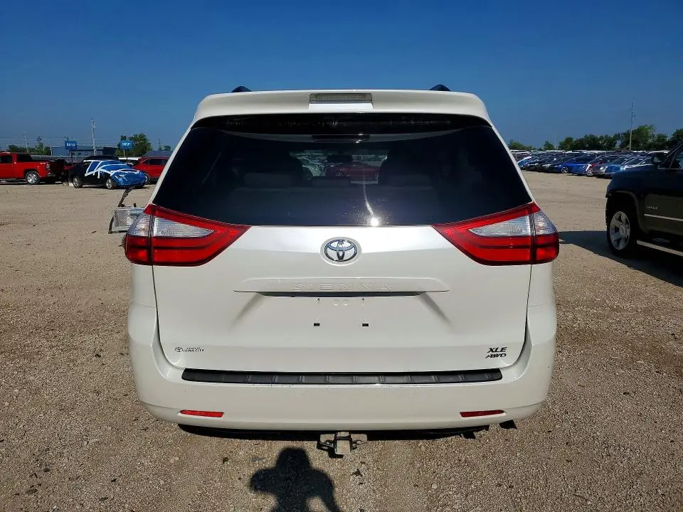 2016 TOYOTA SIENNA XLE 7-PASSENGER  