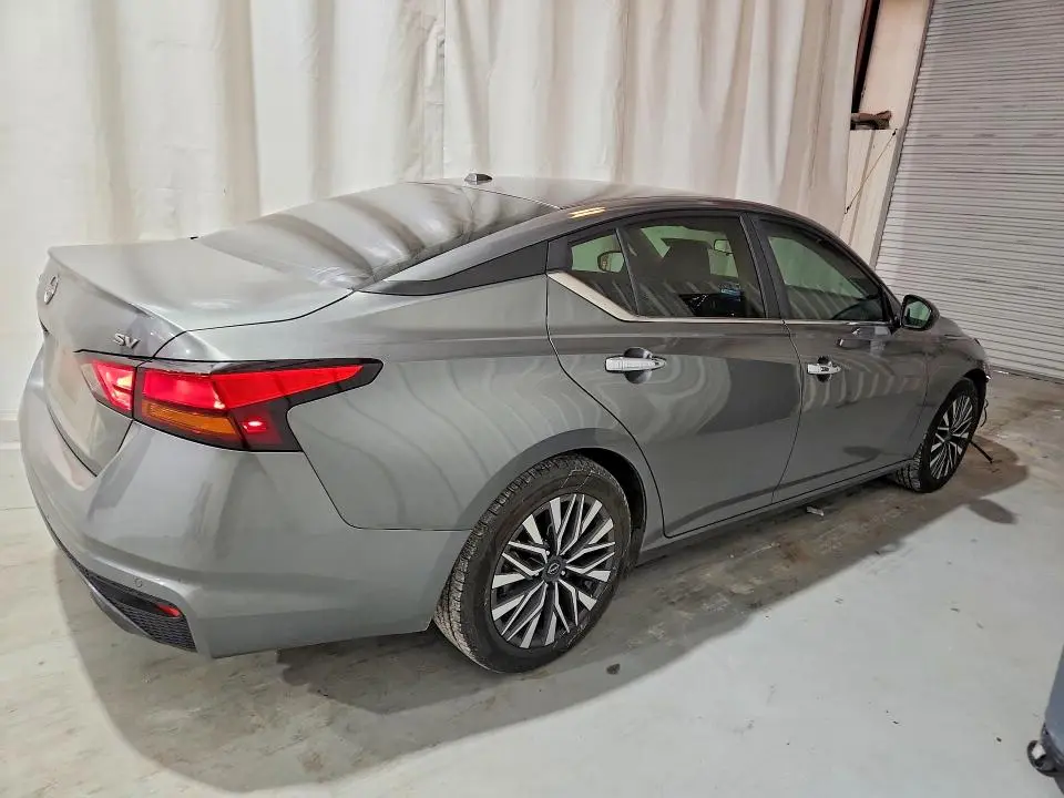 2023 NISSAN ALTIMA SV  