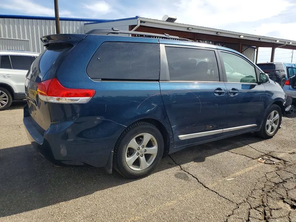 2012 TOYOTA SIENNA LE  