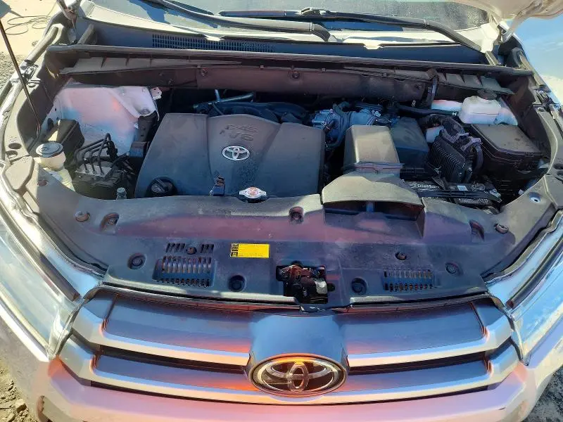 2019 TOYOTA HIGHLANDER LE PLUS  