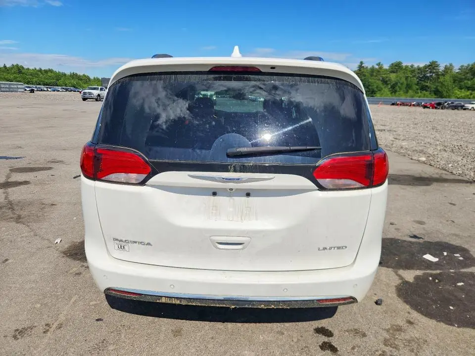 2017 CHRYSLER PACIFICA LIMITED  