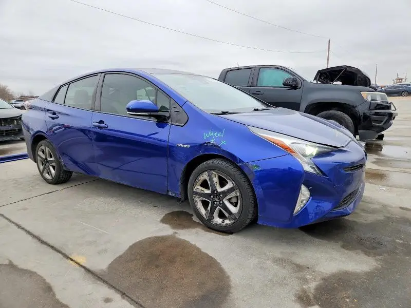 2016 TOYOTA PRIUS   