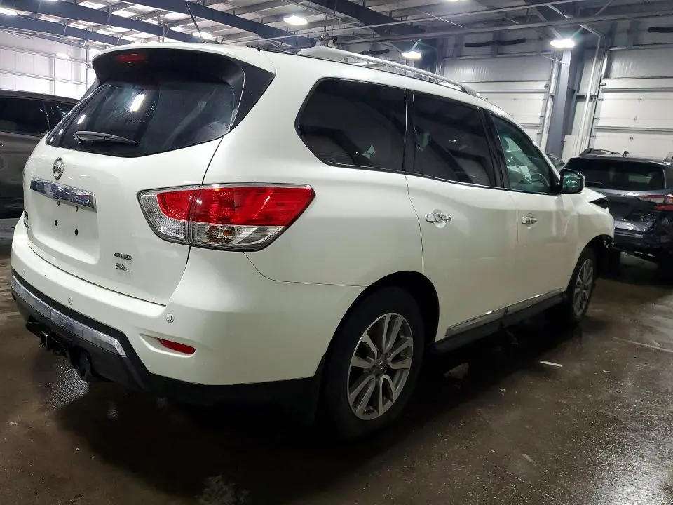 2016 NISSAN PATHFINDER SL  