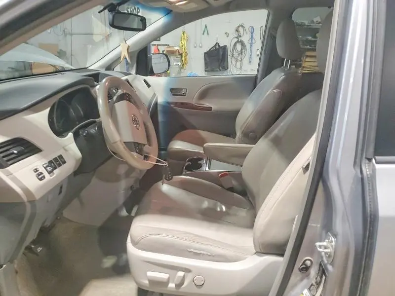 2014 TOYOTA SIENNA XLE 7-PASSENGER  