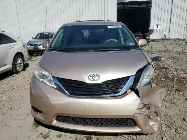 2013 TOYOTA SIENNA LE  