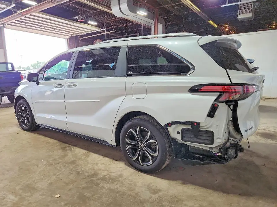 2025 TOYOTA SIENNA PLATINUM 7-PASSENGER  