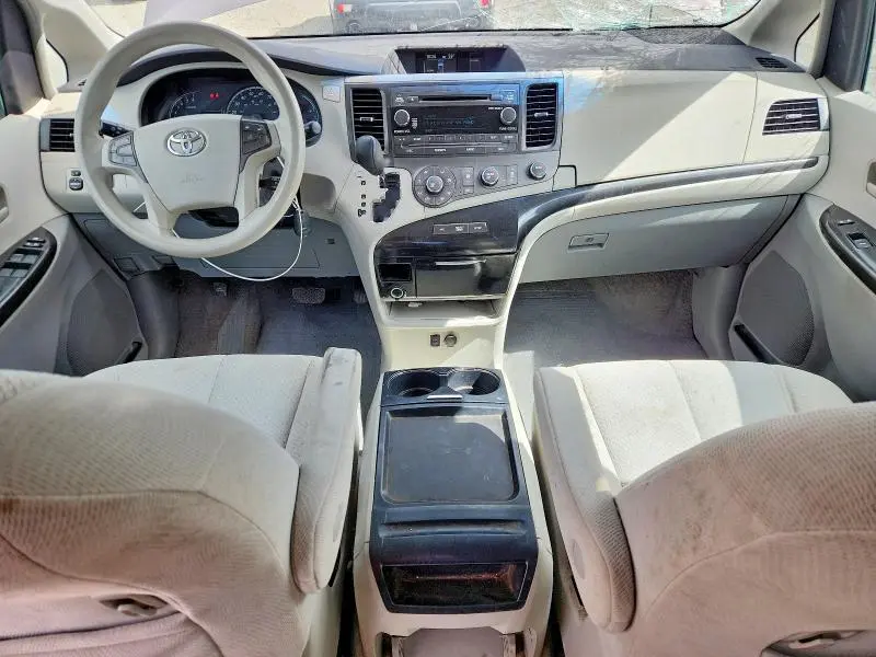 2011 TOYOTA SIENNA LE  