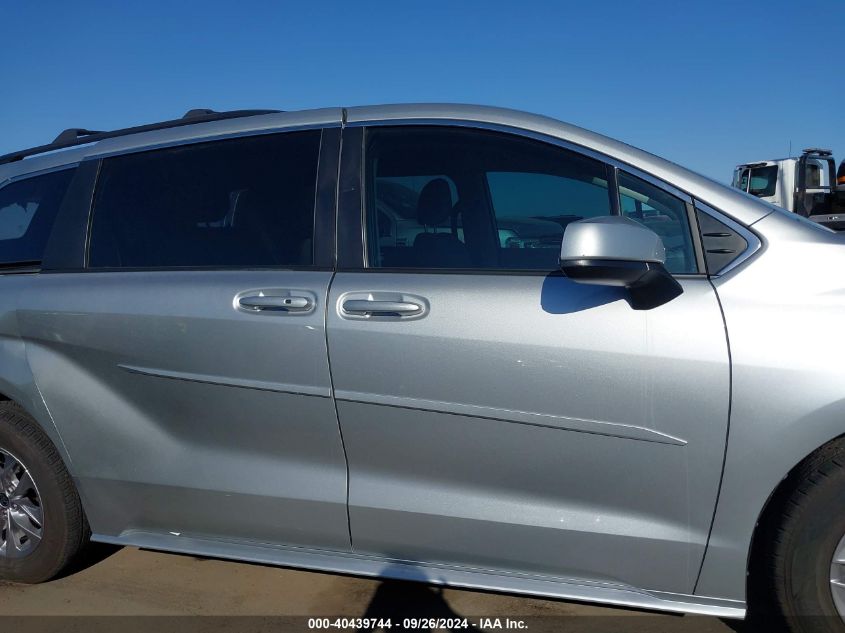 2022 TOYOTA SIENNA LE