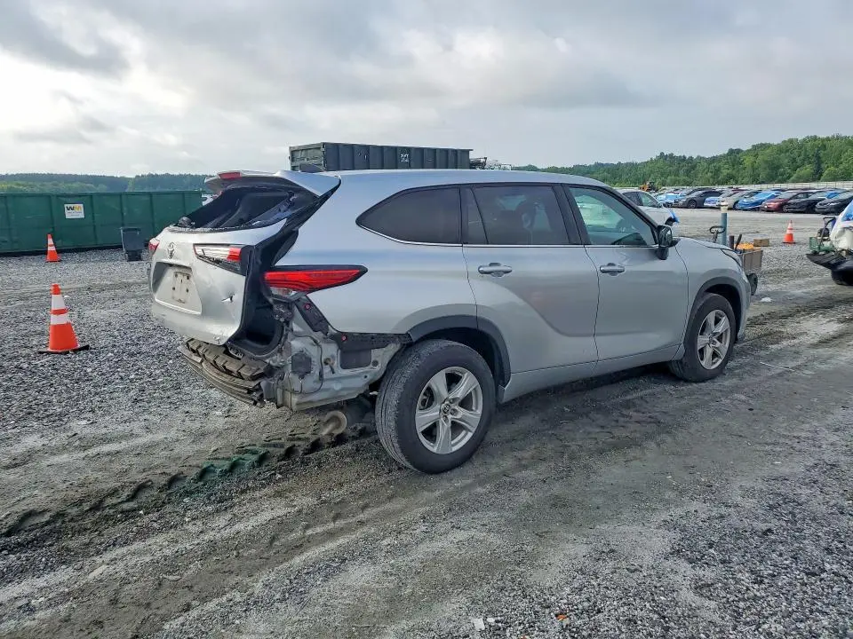 2022 TOYOTA HIGHLANDER LE  
