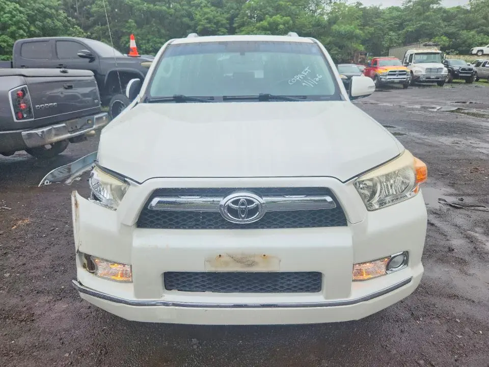 2013 TOYOTA 4RUNNER SR5  