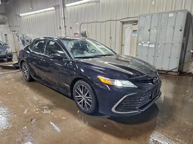 2023 TOYOTA CAMRY XLE  