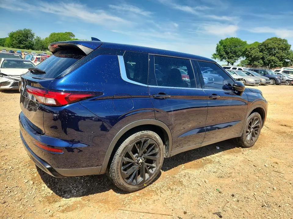 2022 MITSUBISHI OUTLANDER SE  