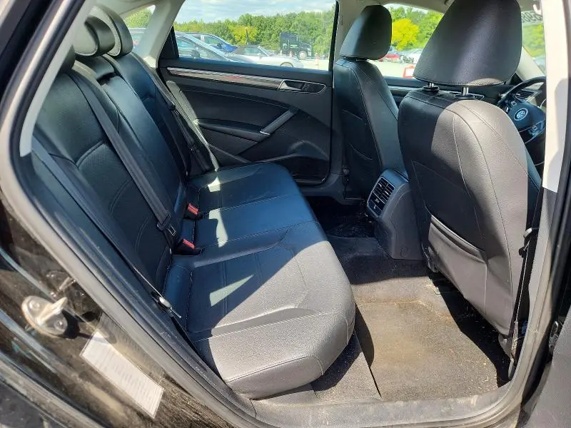 2016 VOLKSWAGEN PASSAT SE  