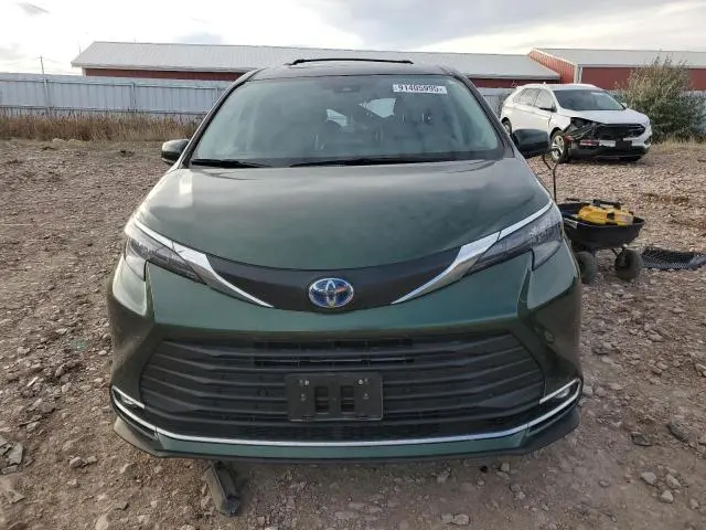 2024 TOYOTA SIENNA XLE  