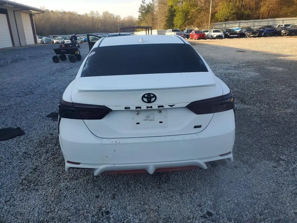 2018 TOYOTA CAMRY SE  