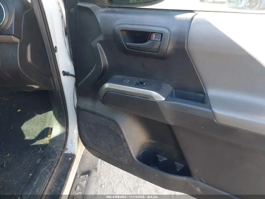 2017 TOYOTA TACOMA SR5