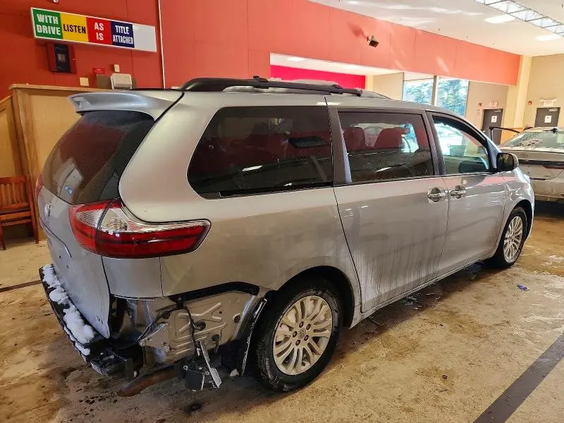 2016 TOYOTA SIENNA XLE  