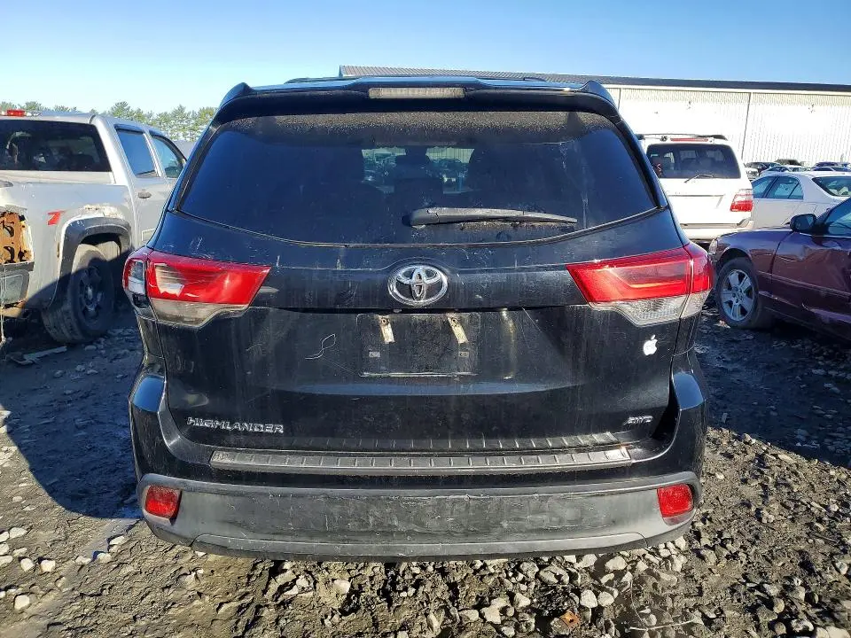 2019 TOYOTA HIGHLANDER LE  