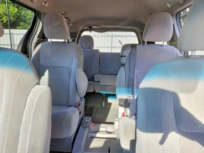 2015 TOYOTA SIENNA LE  