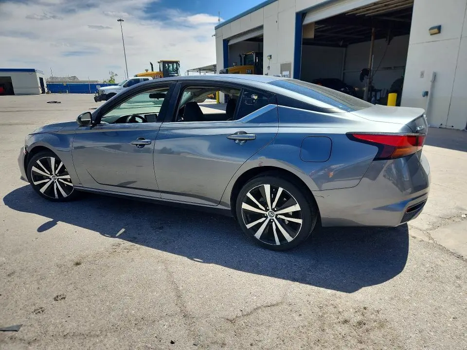 2019 NISSAN ALTIMA SR  