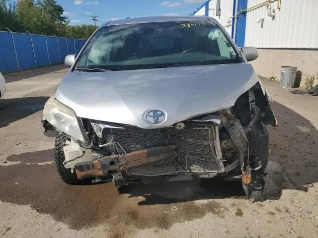 2015 TOYOTA SIENNA LE  