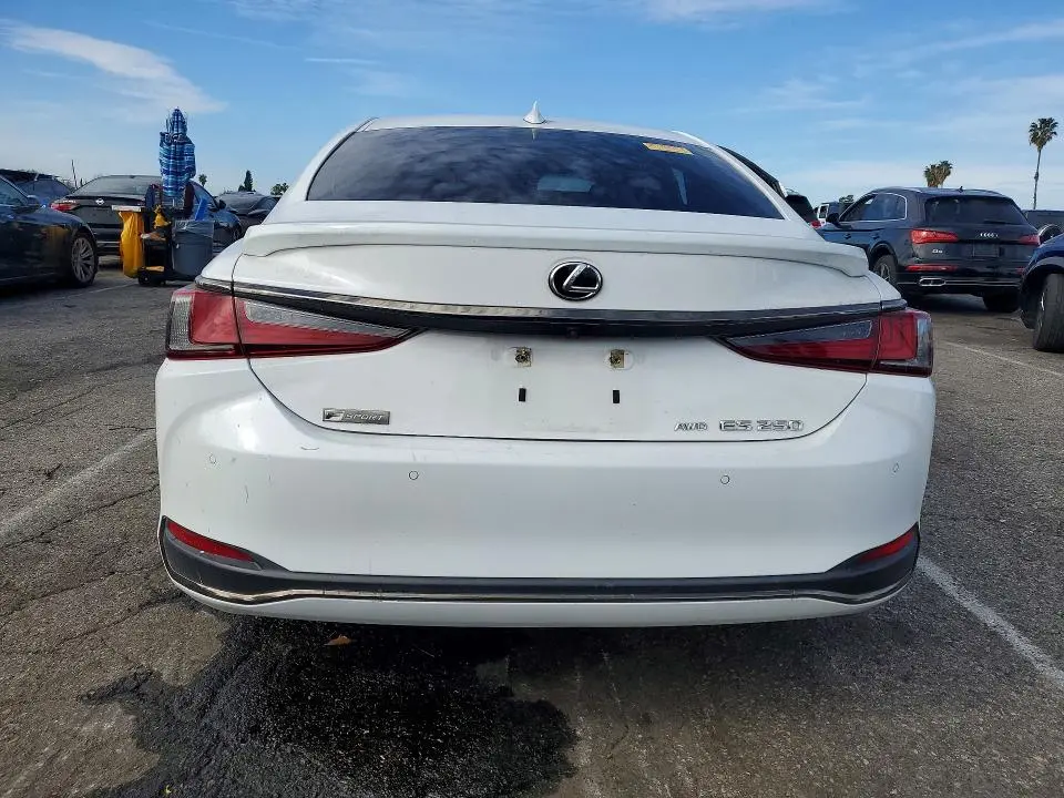 2021 LEXUS ES   