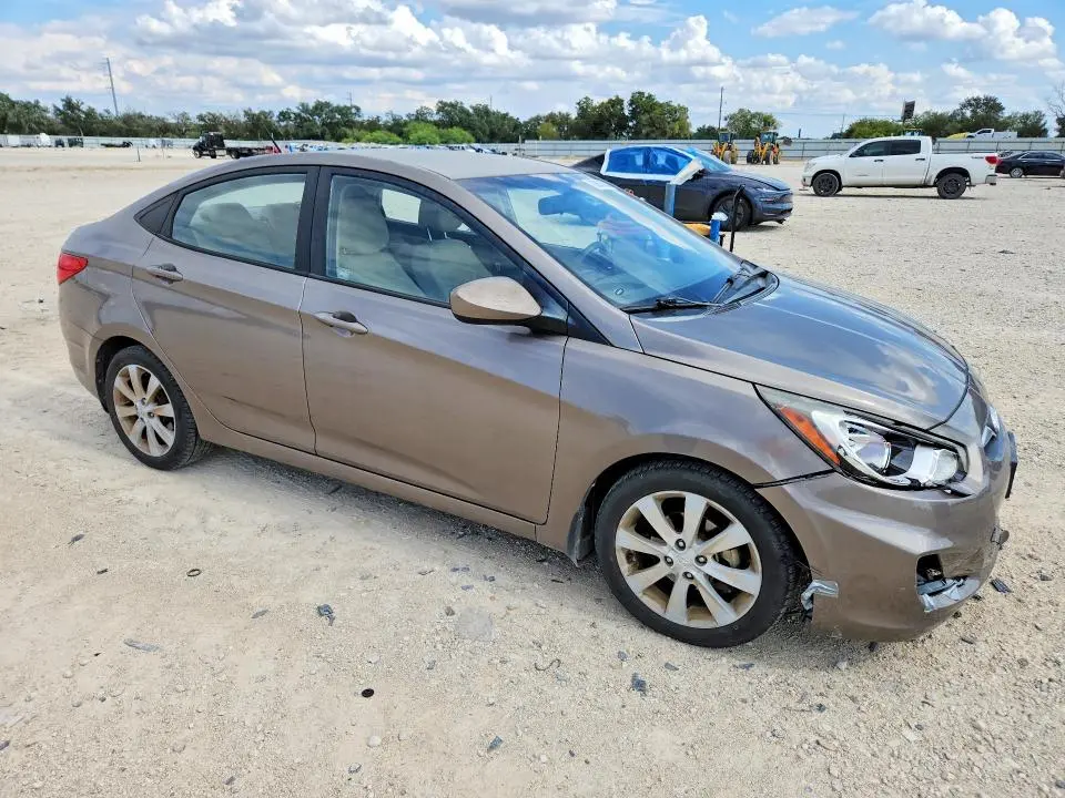 2012 HYUNDAI ACCENT GLS  