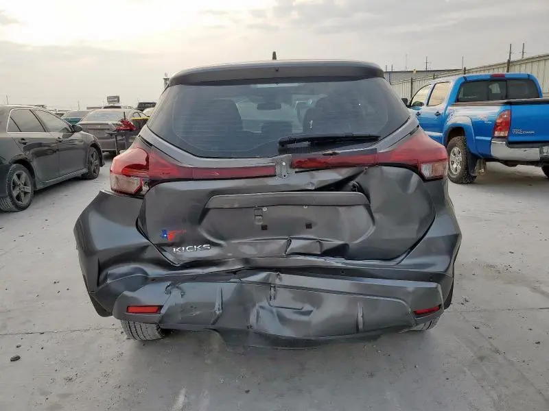 2022 NISSAN KICKS S  