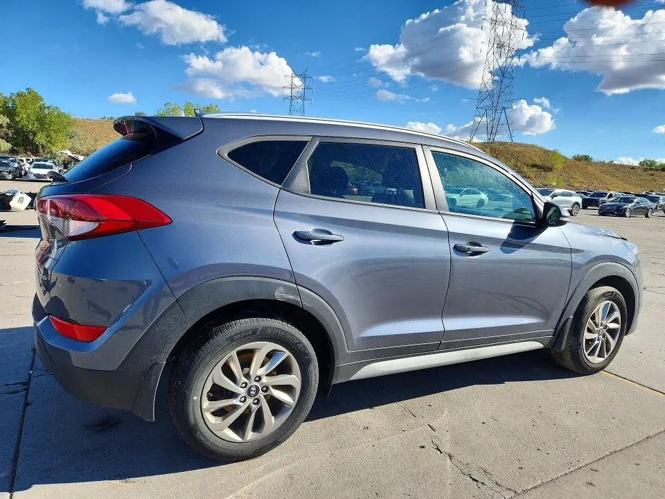 2017 HYUNDAI TUCSON SE PLUS  