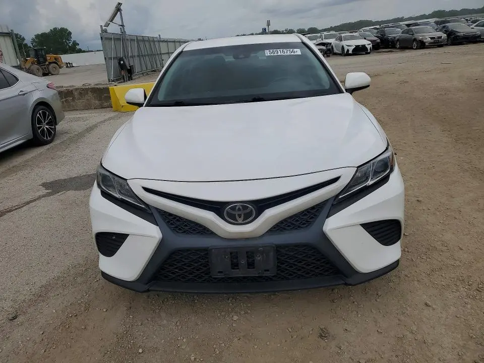 2018 TOYOTA CAMRY SE  