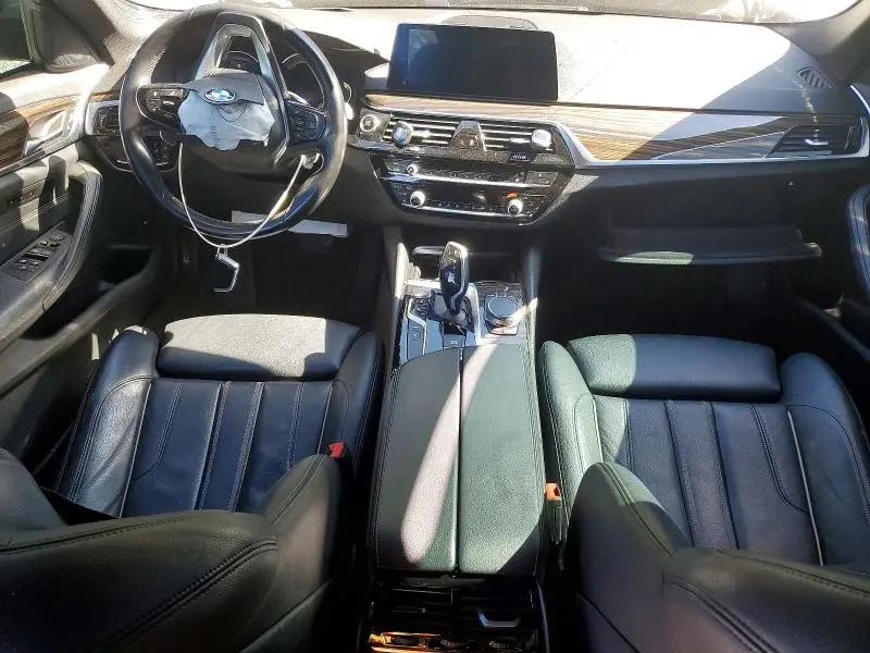 2019 BMW 530XE   