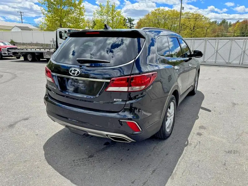 2017 HYUNDAI SANTA FE SE  