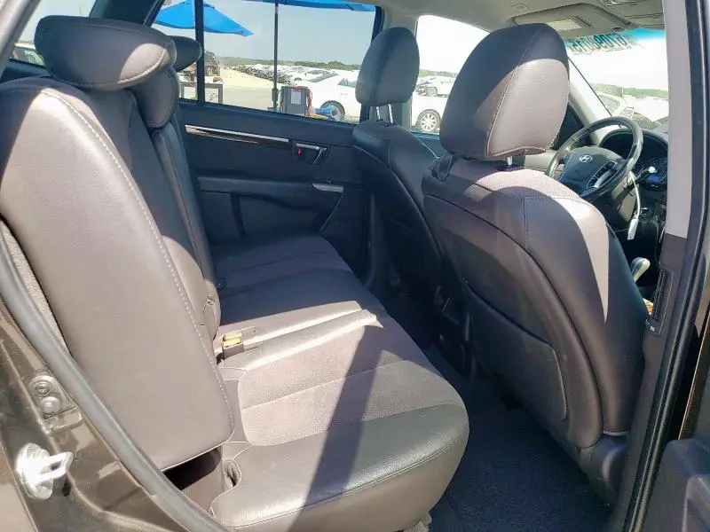 2011 HYUNDAI SANTA FE SE  