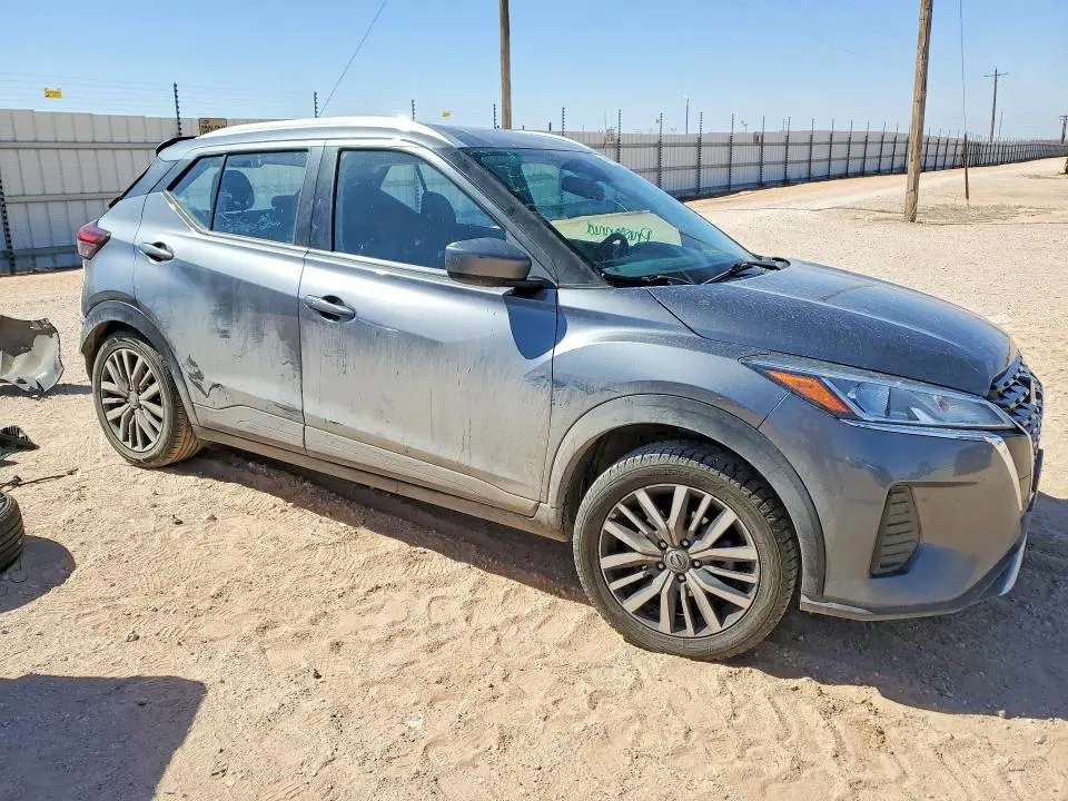 2022 NISSAN KICKS SV  