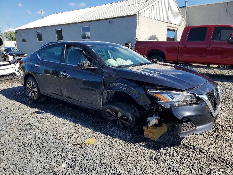 2021 NISSAN ALTIMA SV  