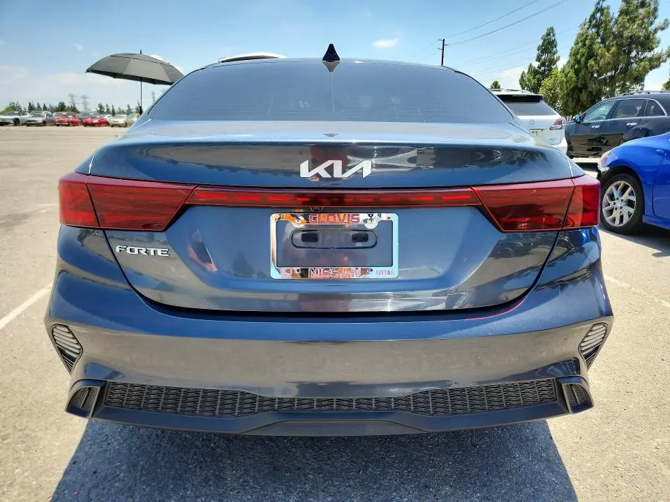 2024 KIA FORTE LXS  
