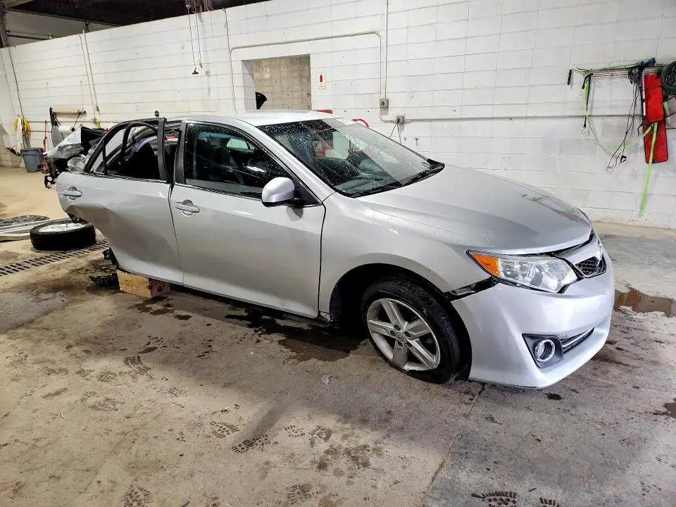 2013 TOYOTA CAMRY SE  