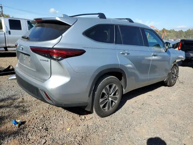 2022 TOYOTA HIGHLANDER HYBRID XLE  