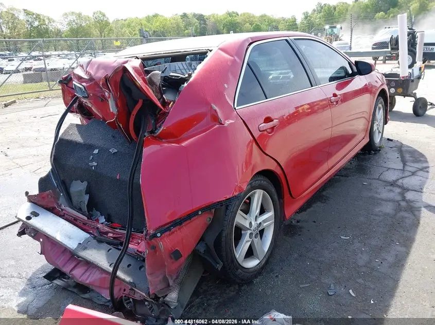 2014 TOYOTA CAMRY SE