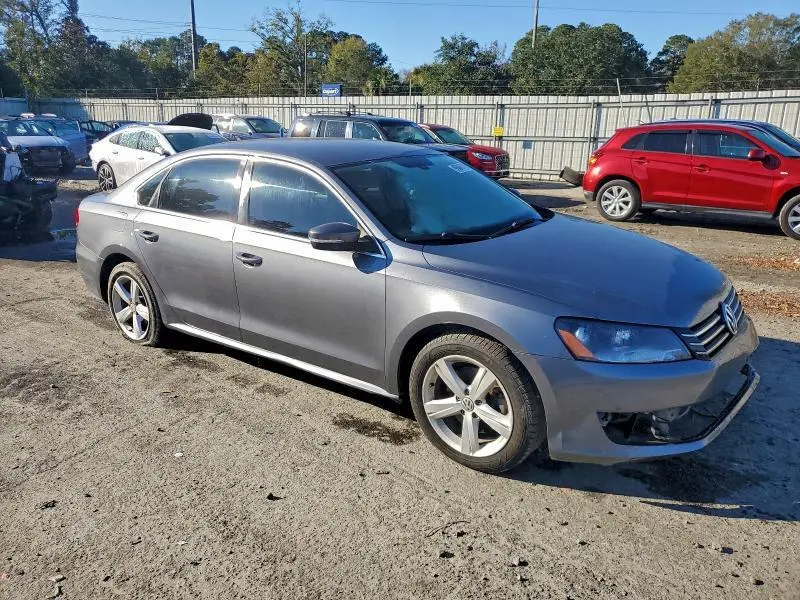 2013 VOLKSWAGEN PASSAT SE  