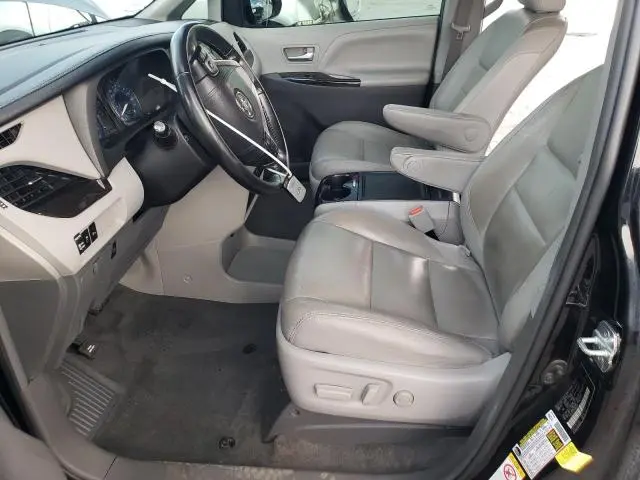 2018 TOYOTA SIENNA XLE  