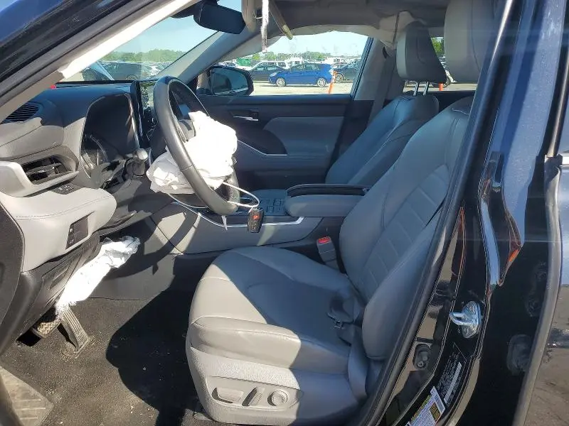 2022 TOYOTA HIGHLANDER XLE  